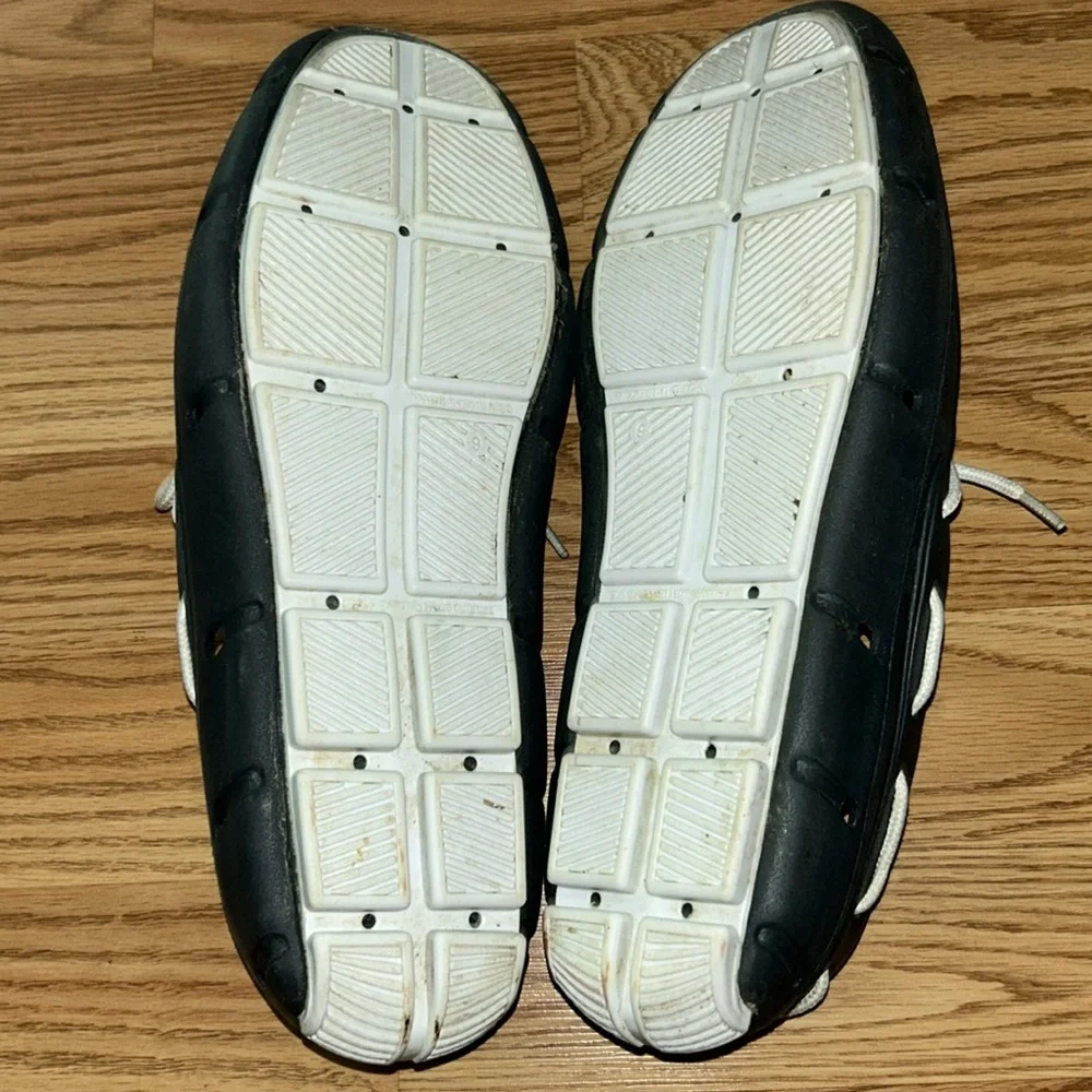 Black Men’s Slip-On Loafers with Contrast Cream Laces